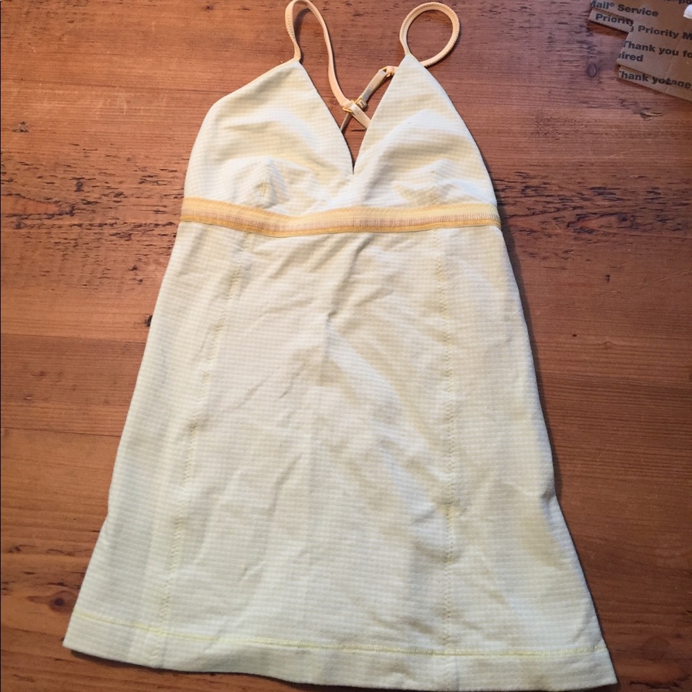 Lulu workout top with yellow checkered pattern