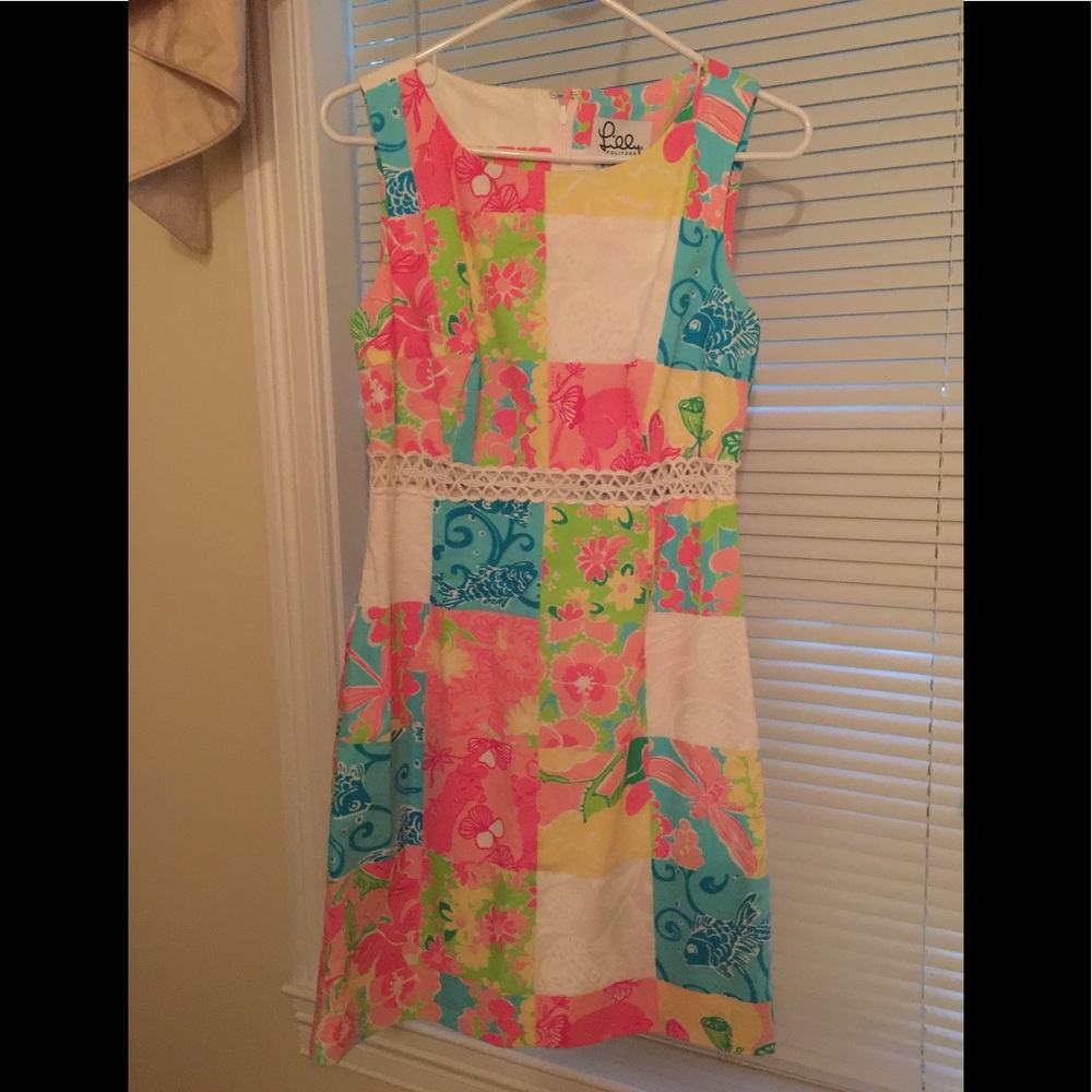 Lilly Pulitzer Dress with peek a boo waist.. 😍