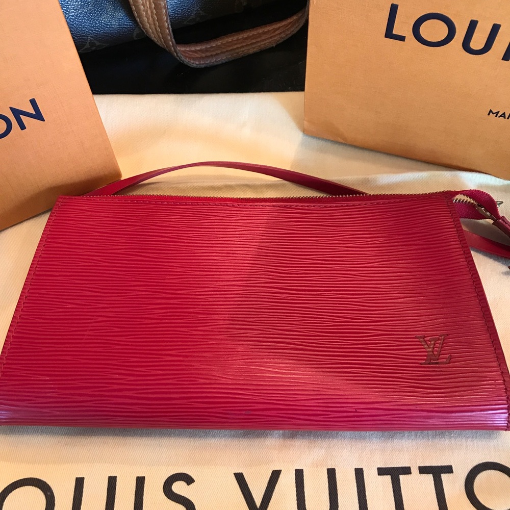 Authentic Louis Vuitton pouchette ❤️
