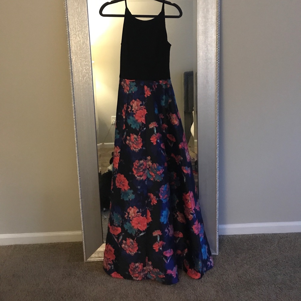 Aidan Mattox gown Size 4