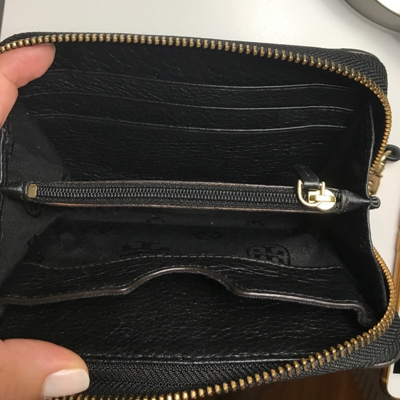 🚫SOLD🚫 TORY BURCH ALL T SMARTPHONE  BLACK WALLET - Picture 5 of 8
