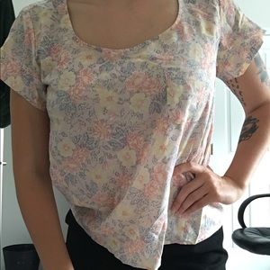 Adorable floral print top