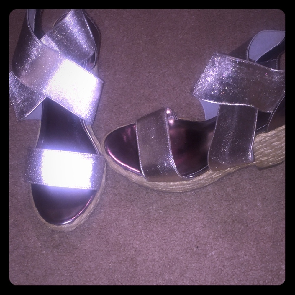 Sliver strap wedges