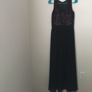 Long Black Sleeveless Dress