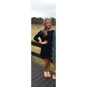 Black long sleeve piko dress.