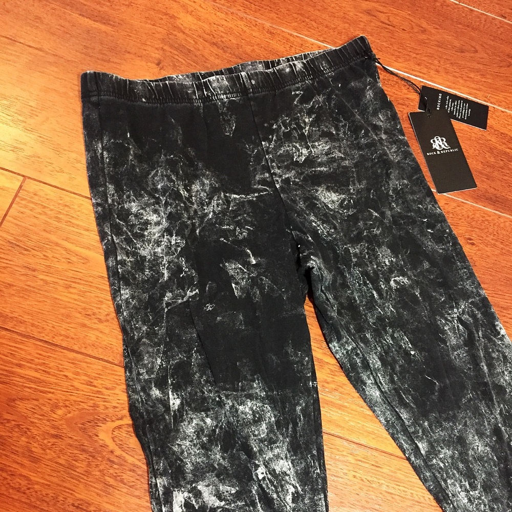 NEW Rock & Republic gray wash jeggings