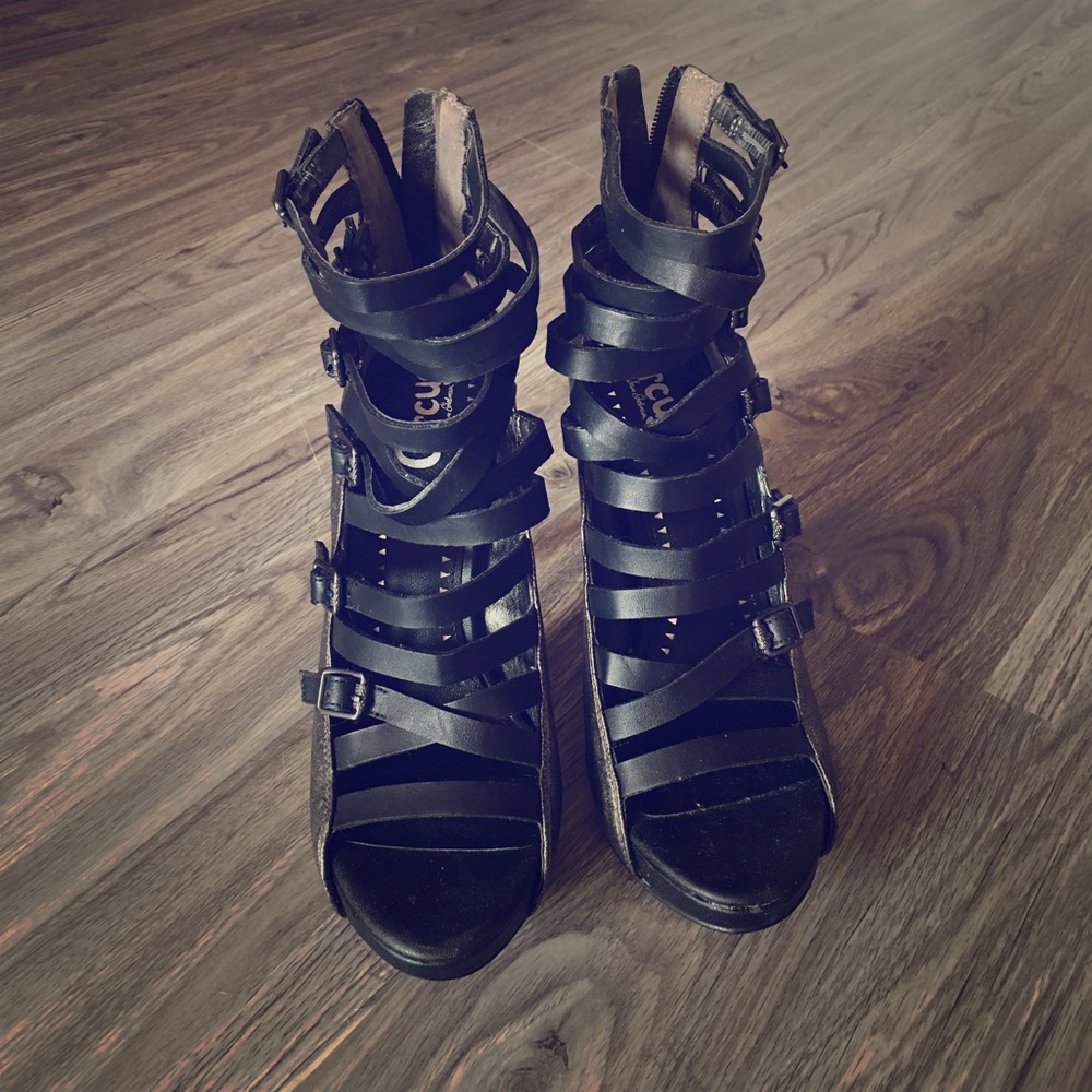 CIRCUS by Sam Edelman Black and metallic heels
