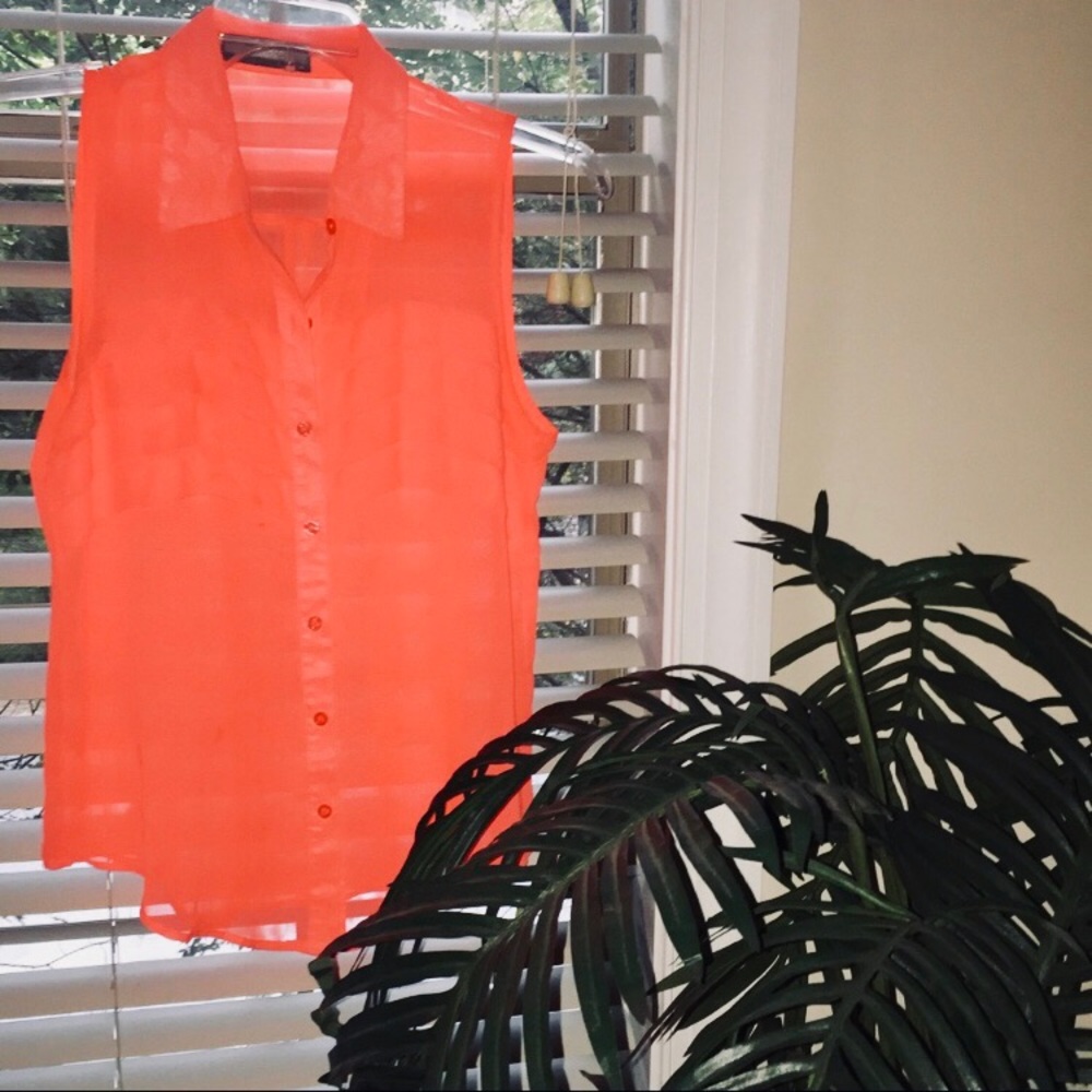 🍉 LIKE 🆕 -- sleeveless blouse 🍉