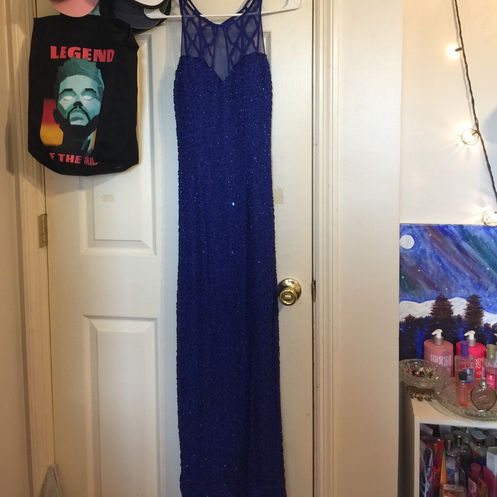 Prom dress size s/medium I wear size 7-8 pants