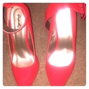 Red pointed toe wedges