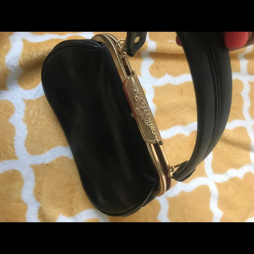 Unnecessary vintage style  bag