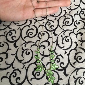 Green leaf necklace