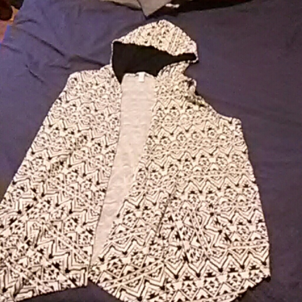 Hooded short sleeve cardigan