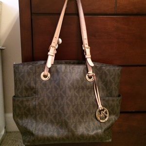 MICHAEL KORS purse! Great condition