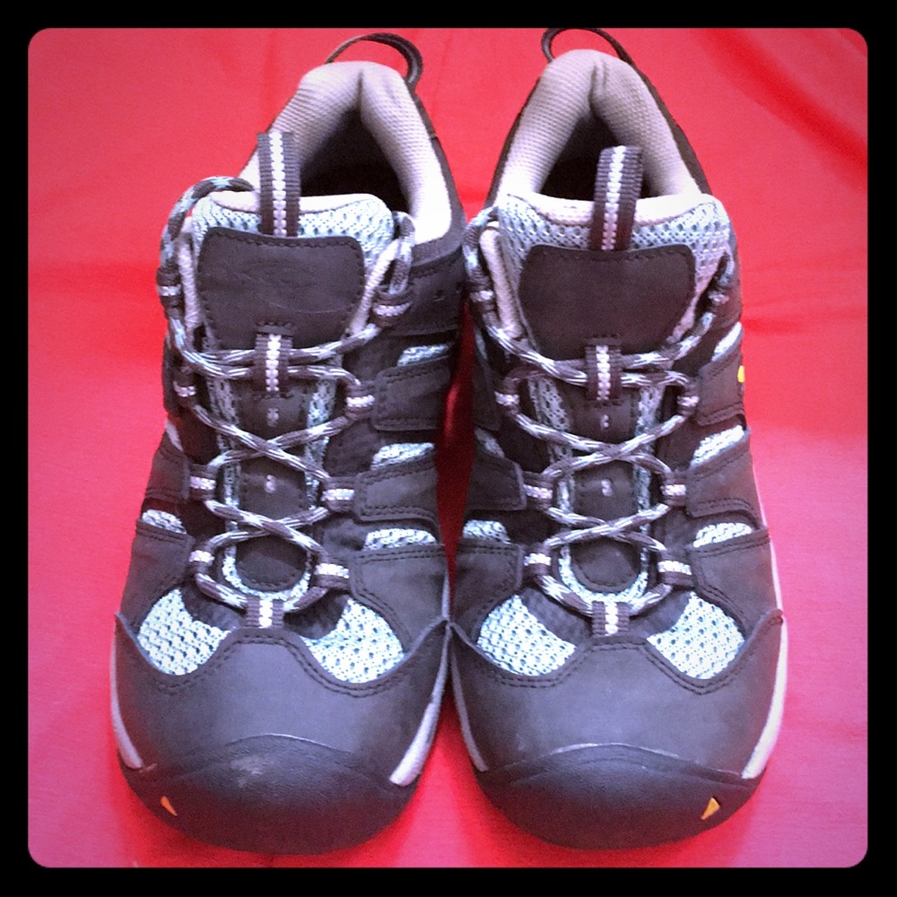 Keen Hiking shoes size 8 women's- only worn twice!