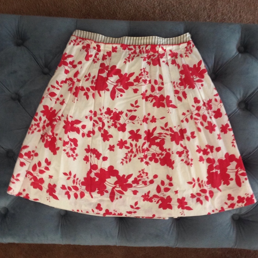 Women's Size 4 Red Floral Skirt