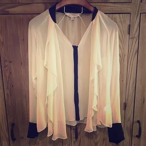 Robbi & Nikki Silk cream Ruffle Blouse. Size M