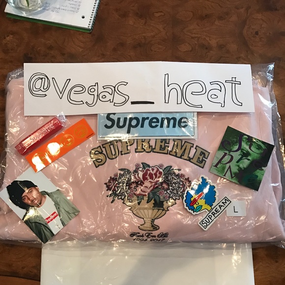 SUPREME FW17 CENTERPIECE HOODED SWEATSHIRT - Picture 2 of 4