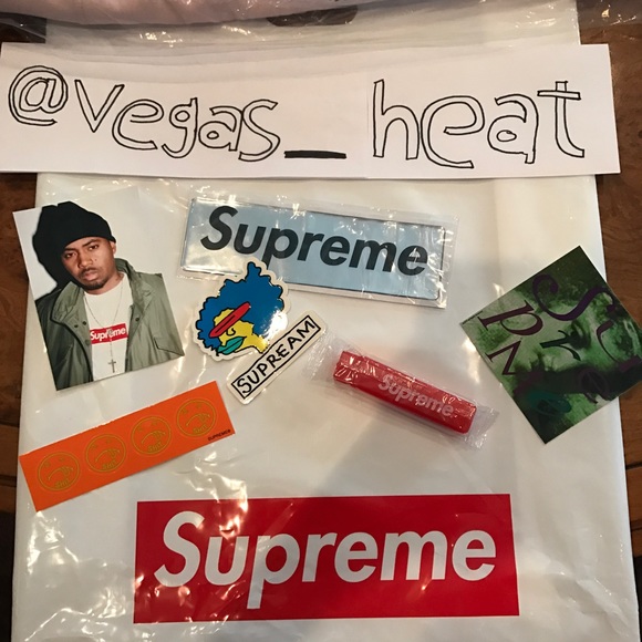 SUPREME FW17 CENTERPIECE HOODED SWEATSHIRT - Picture 3 of 4