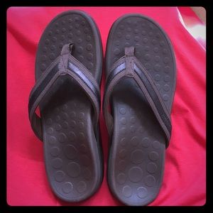 Orthoheel flip flops size 8 brown