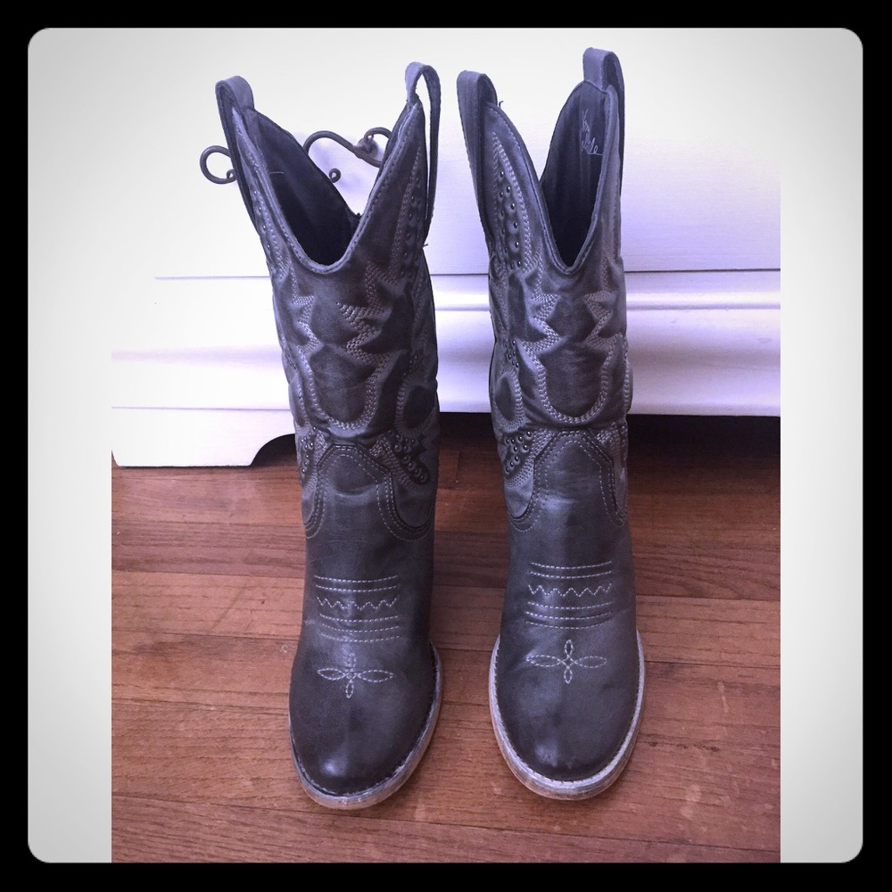 Women's cowgirl boots