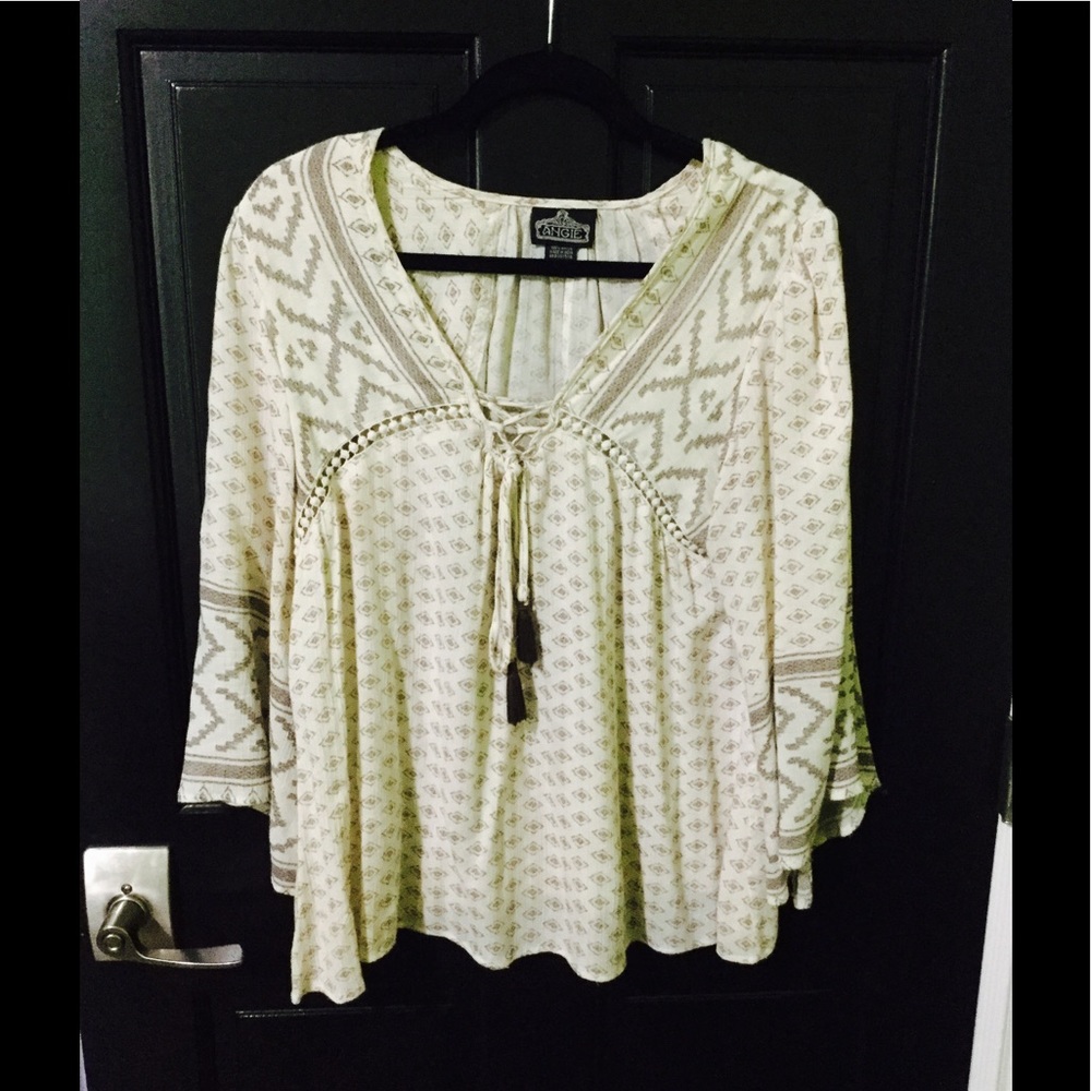 Boho chic cream patterned blouse