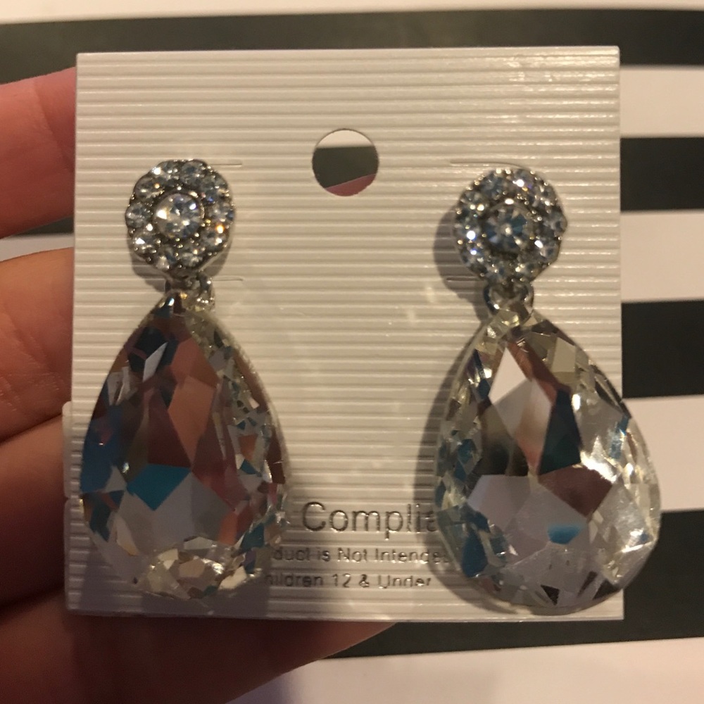 Formal earrings - Picture 2 of 3