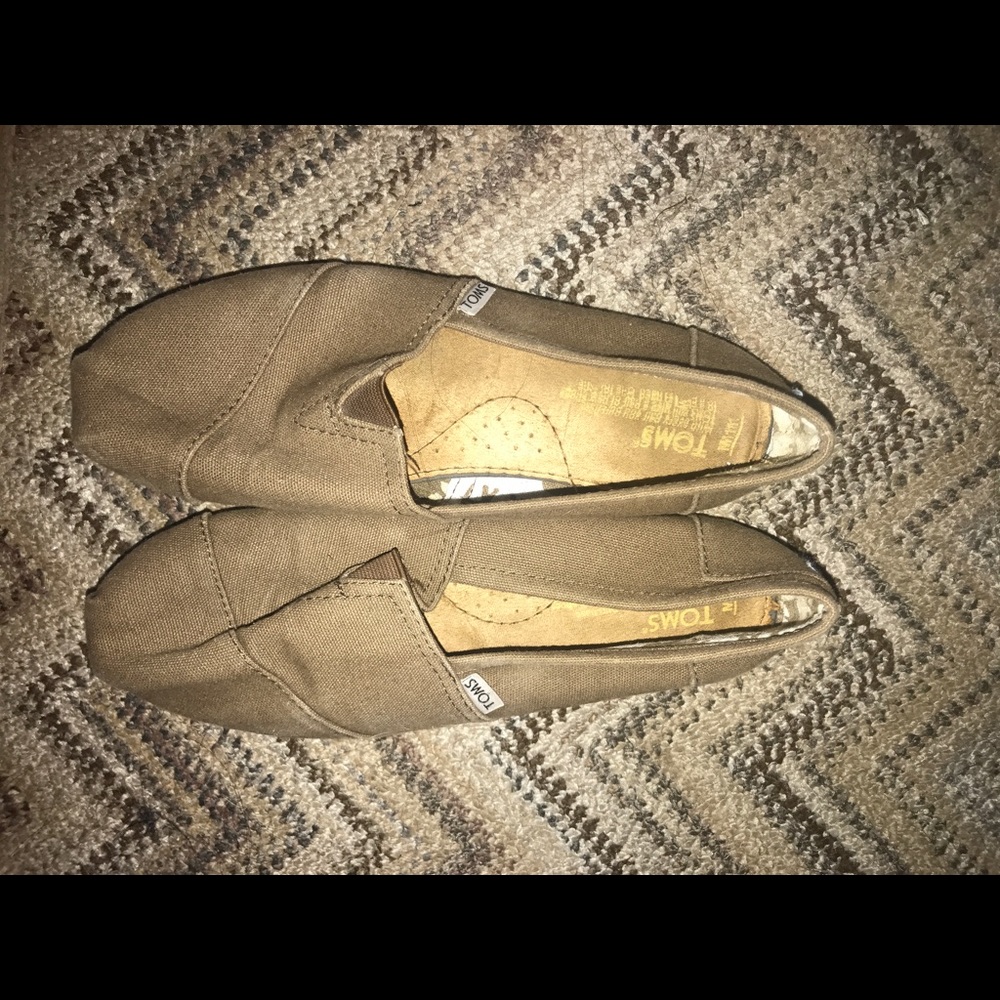 Worn twice Toms