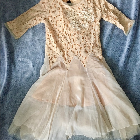 S O L D Pretty Lace and Chiffon Dress - Picture 4 of 8