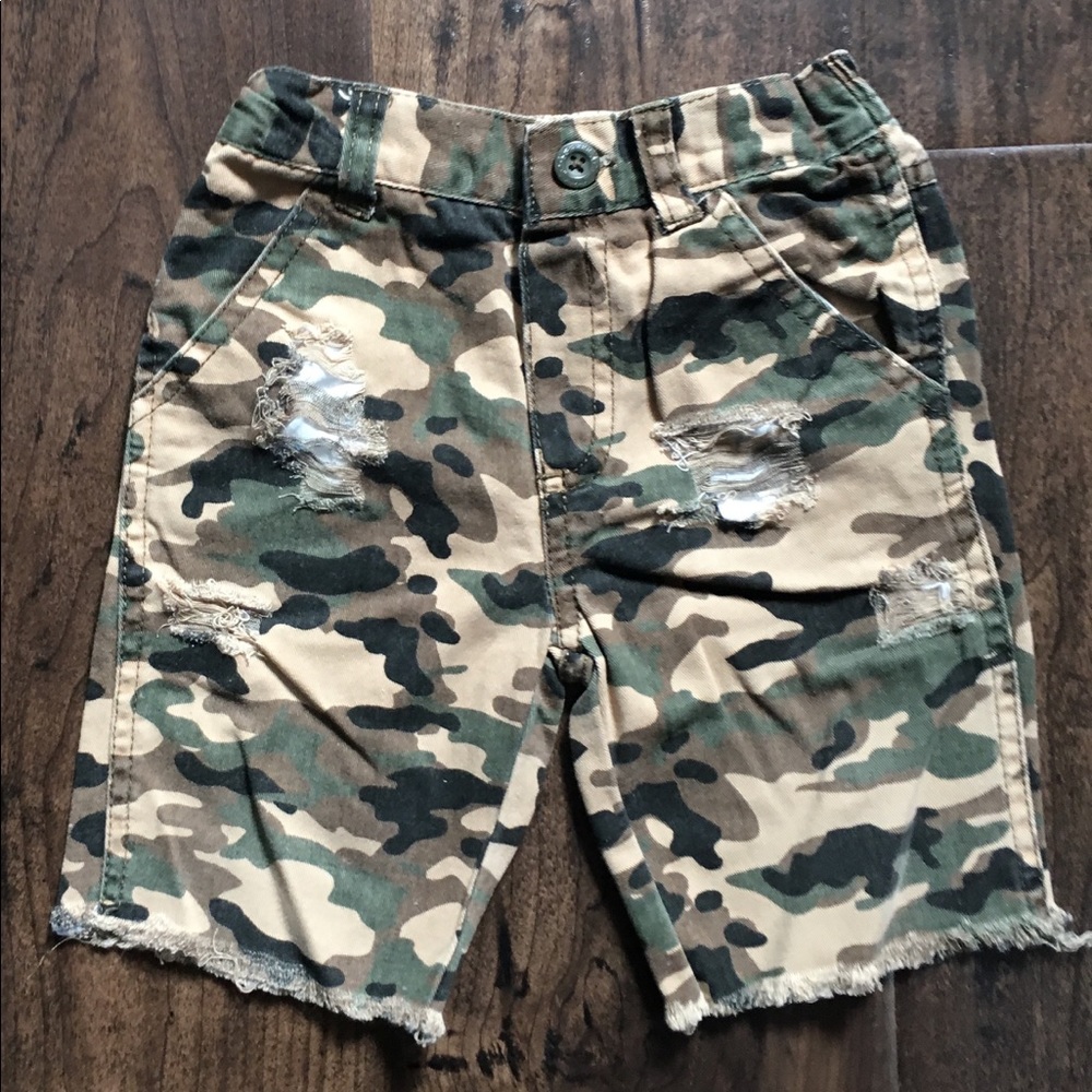 Boys' Distressed Camo Shorts 2T