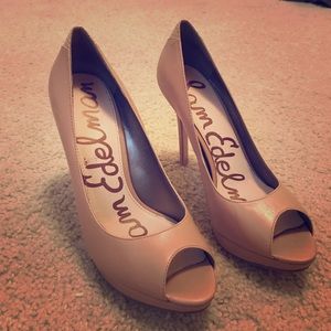 Sam Edelman 7.5 nude peep toe pumps
