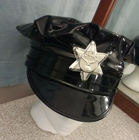 Leg Avenue Sexy Officer costume - Picture 3 of 4