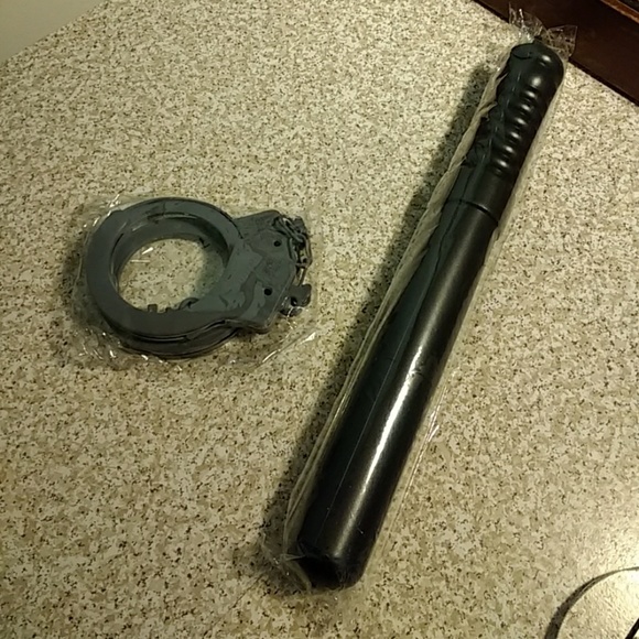 Leg Avenue Sexy Officer costume - Picture 4 of 4