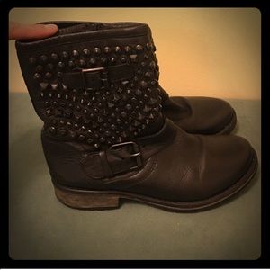 steve madden boots.