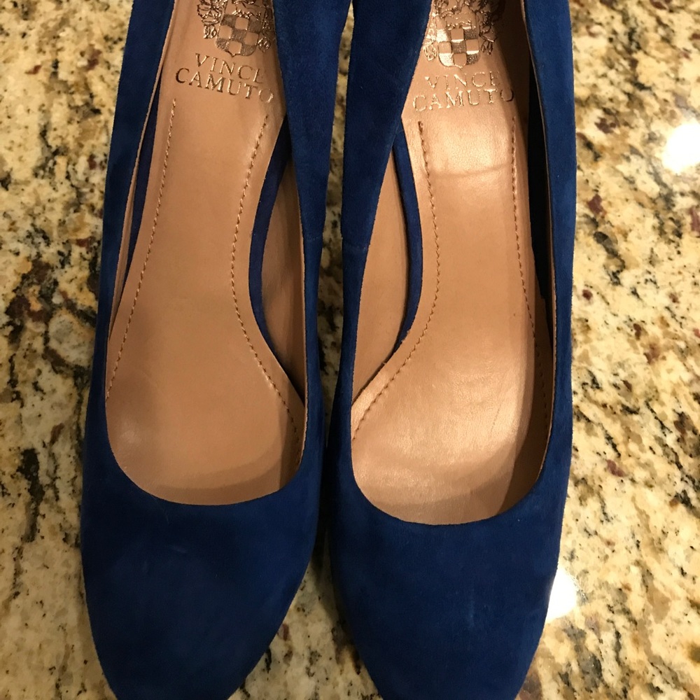 BRAND NEW. Never worn. Classy  Vince Camuto Pumps!