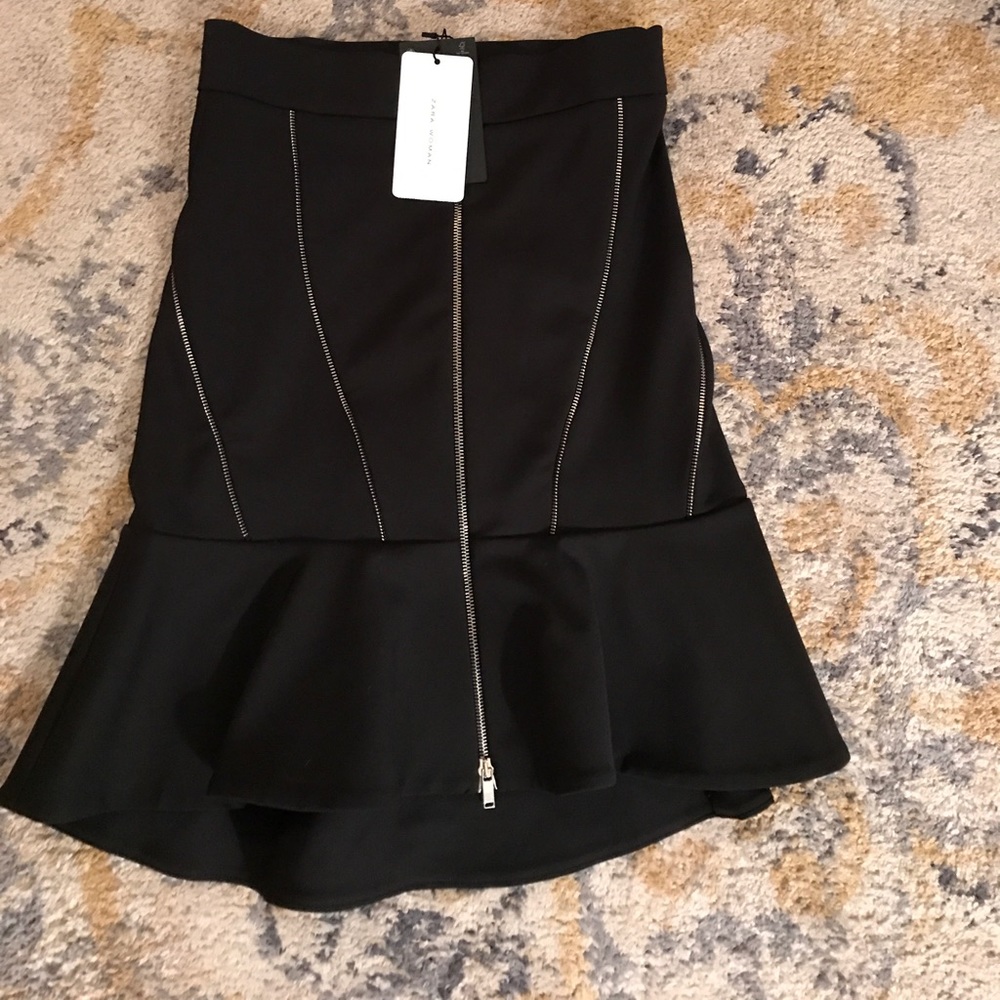 BNWT Zara flounce skirt with zipper details size S