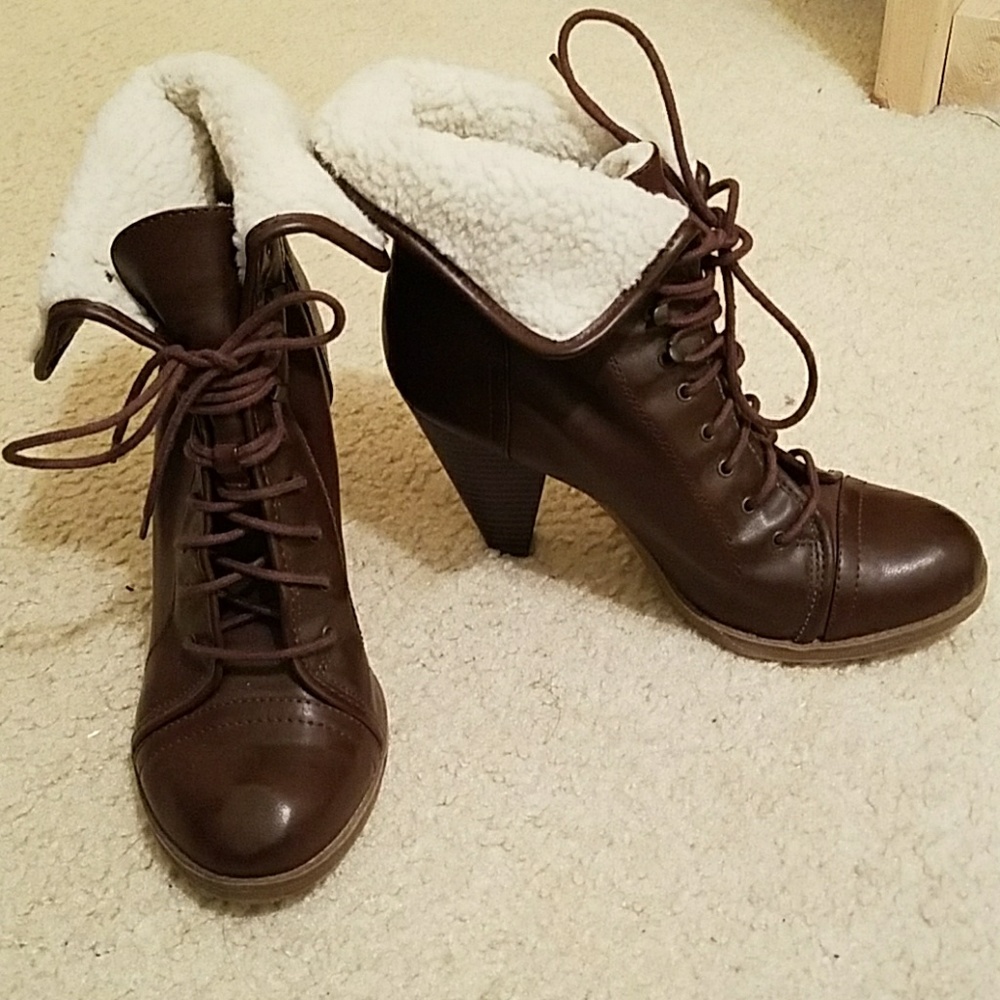 Fur insulated brown boots