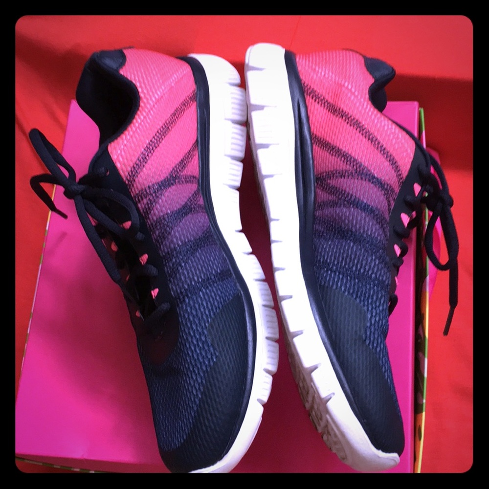 Women's size 8.5 Memory Foam shoes