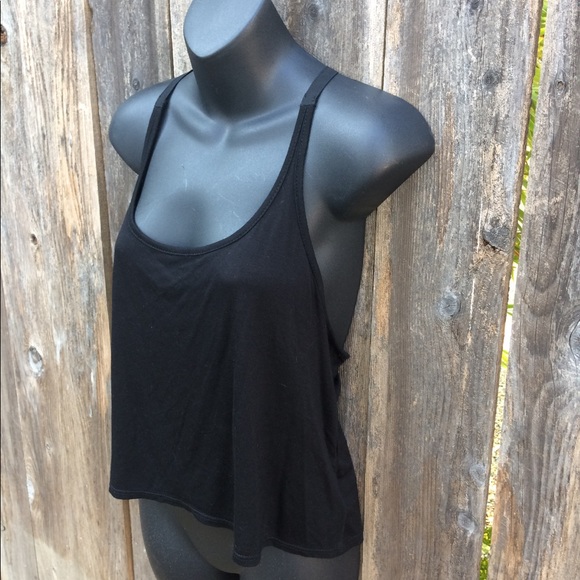 Black crop top with open back and ruffles - Picture 2 of 4