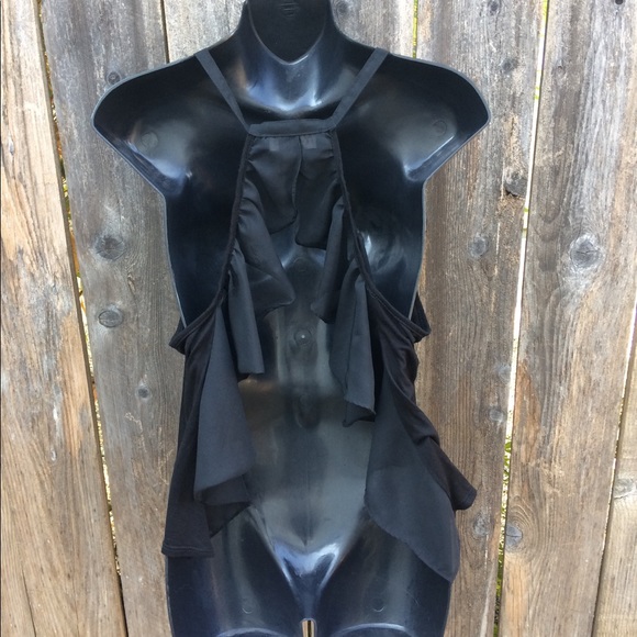 Black crop top with open back and ruffles - Picture 3 of 4