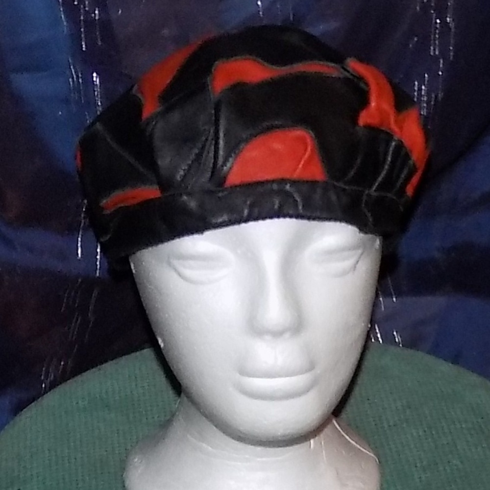 Leather-Hat in red and black
