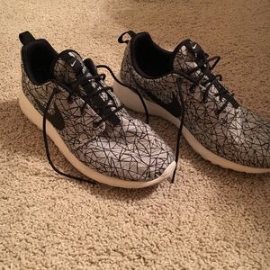 Men's Nike Roshe Run size 12