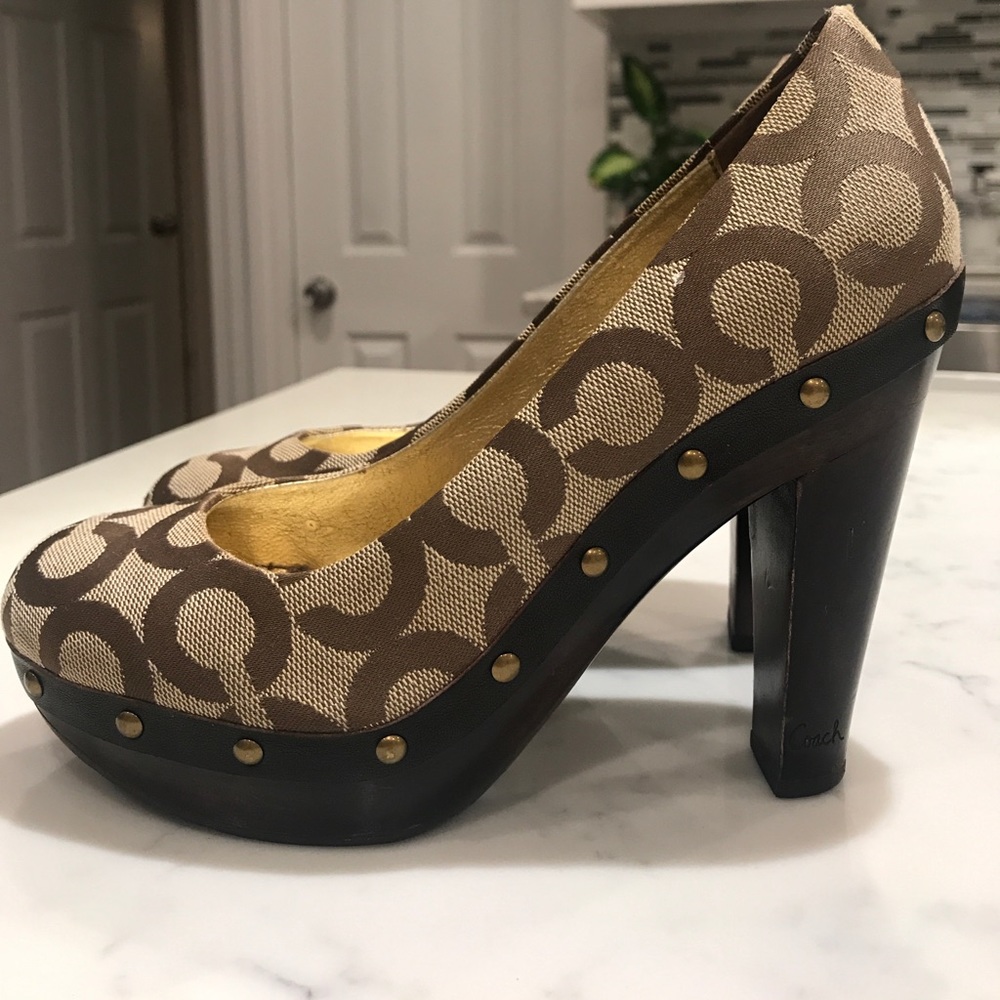 Authentic Coach pumps with monogram "C"