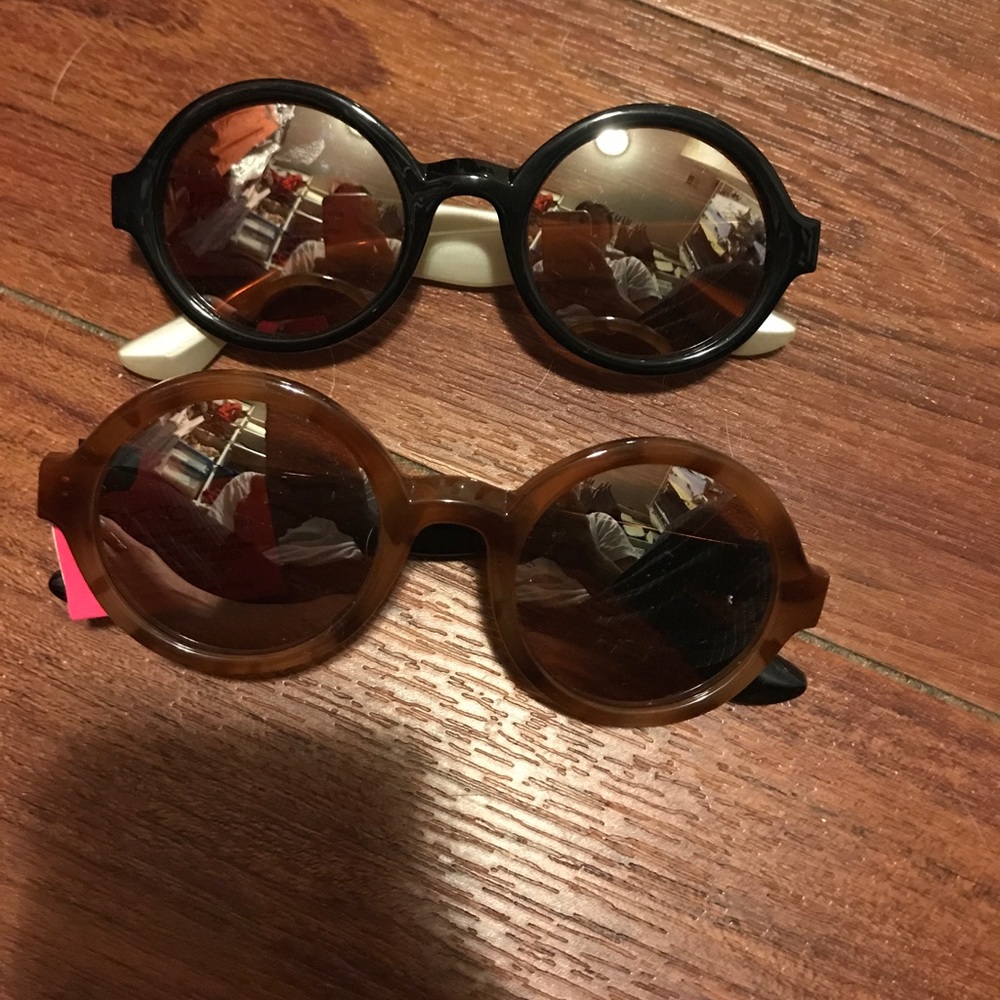 Betsey johnson round sunglasses tort w pink only