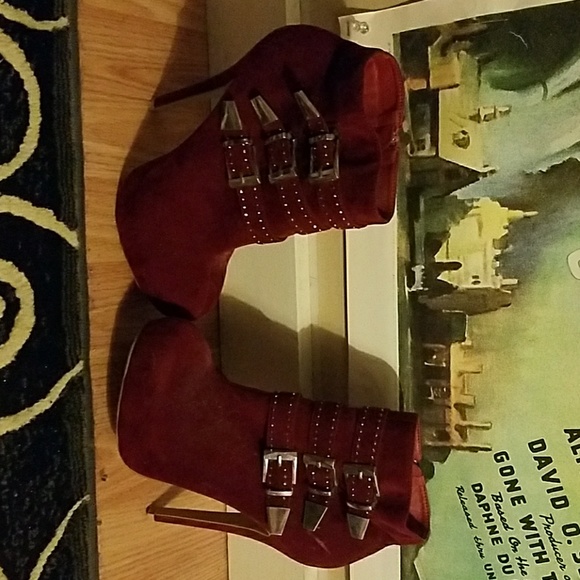 Cranberry Booties with Silver accents! - Picture 4 of 4