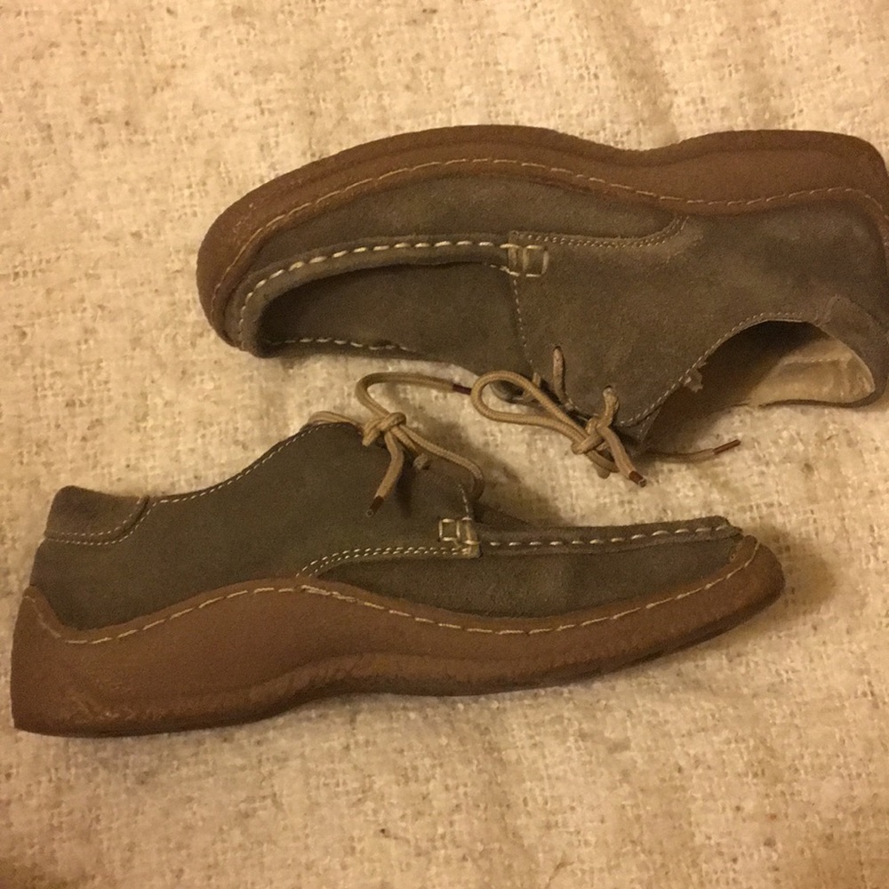 Square toe suede shoes in olive green