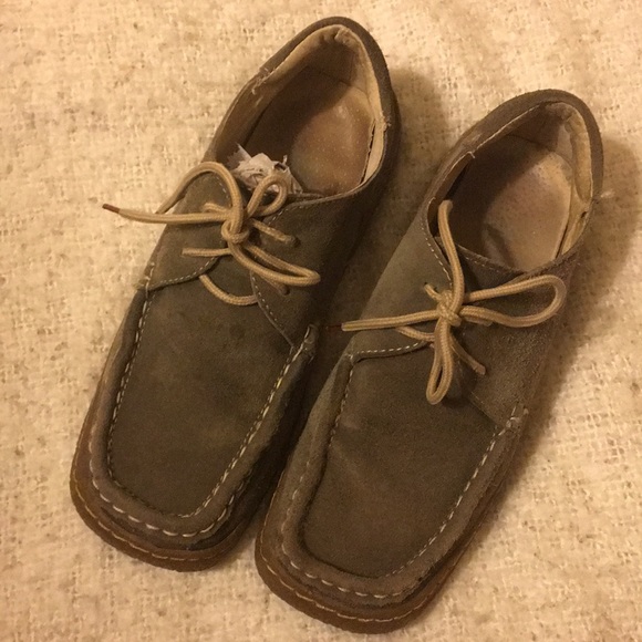 Square toe suede shoes in olive green - Picture 2 of 5