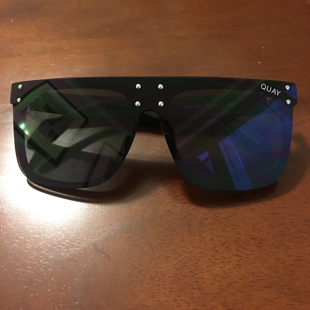 QUAY Hidden Hills sunglasses *NEVER WORN*