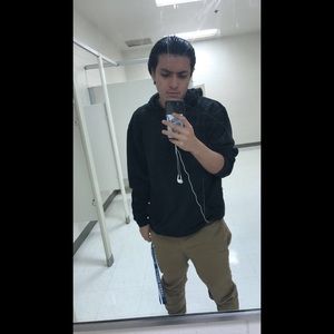 Meet your Posher, Derrick