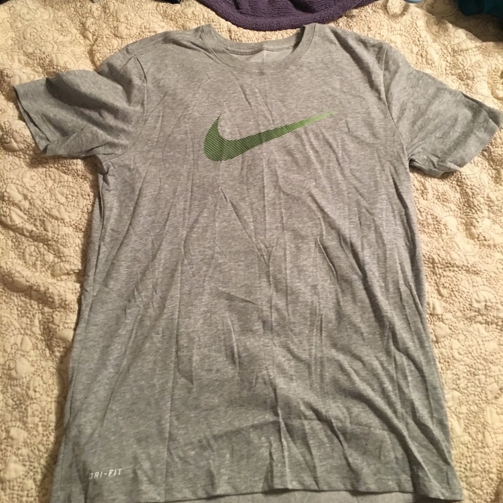 Nike tee shirt